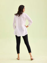 Load image into Gallery viewer, Go Colors Black Cotton Stretch Cropped Leggings
