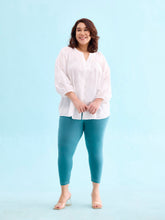 Load image into Gallery viewer, Go Colors Ocean Green Cotton Stretch Cropped Leggings
