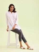 Load image into Gallery viewer, Go Colors Silver Grey Cotton Stretch Cropped Leggings
