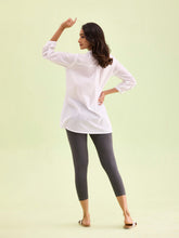 Load image into Gallery viewer, Go Colors Silver Grey Cotton Stretch Cropped Leggings
