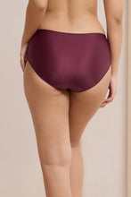Load image into Gallery viewer, Amante Radiant Hipster Panty - Burgandy 112901
