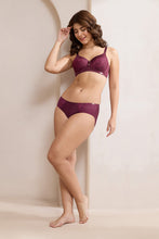 Load image into Gallery viewer, Amante Radiant Hipster Panty - Burgandy 112901

