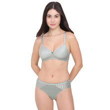 Load image into Gallery viewer, Wacoal BASICS Bliss Mid-waist Medium Coverage Everyday wear Hipster Panty - Green PI03Q01
