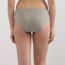 Load image into Gallery viewer, Wacoal Dreamy Curve Low-waist Medium Coverage Everyday wear Bikini Panty-Grey PI05G01
