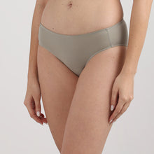 Load image into Gallery viewer, Wacoal Dreamy Curve Low-waist Medium Coverage Everyday wear Bikini Panty-Grey PI05G01
