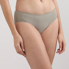 Load image into Gallery viewer, Wacoal Dreamy Curve Low-waist Medium Coverage Everyday wear Bikini Panty-Grey PI05G01
