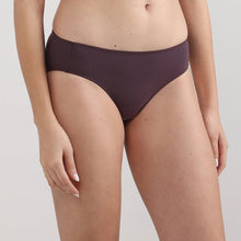 Load image into Gallery viewer, Wacoal Dreamy Curve Low-waist Medium Coverage Everyday wear Bikini Panty-Wine PI05G01
