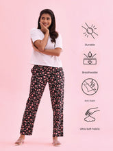Load image into Gallery viewer, Go Colors Black Cotton Knit Printed Lounge Pants
