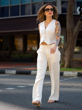 Load image into Gallery viewer, Go Colors Cream Linen Cargo Pants
